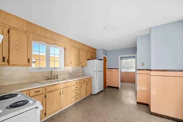 $2,500 | 79 Alvarado Avenue, Unit 2, Worcester, MA 01604