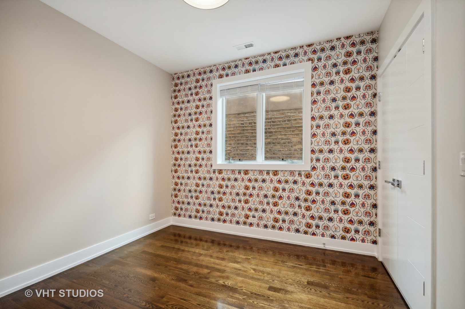 1741 West Roscoe Street, Unit 2 Chicago, IL 60657 - Photo 20 of 24 a view of a door