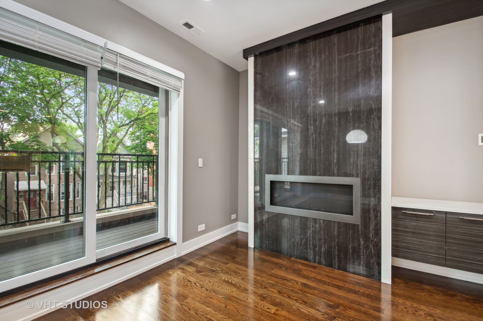 1741 West Roscoe Street, Unit 2 Chicago, IL 60657 - Photo 4 of 24 a view of a hallway