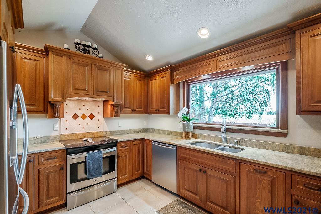 1732 Belmont Loop Southwest Albany, OR 97321 - Photo 12 of 41