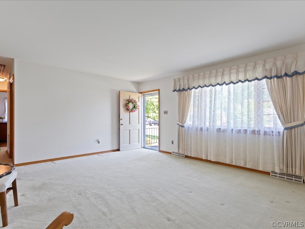 6401 Commander Road Richmond, VA 23224 - Photo 7 of 19 an empty room with windows