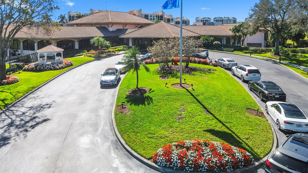 7535 La Paz Boulevard, Unit 301 Boca Raton, FL 33433 - Photo 42 of 42 an aerial view of a house with swimming pool and patio