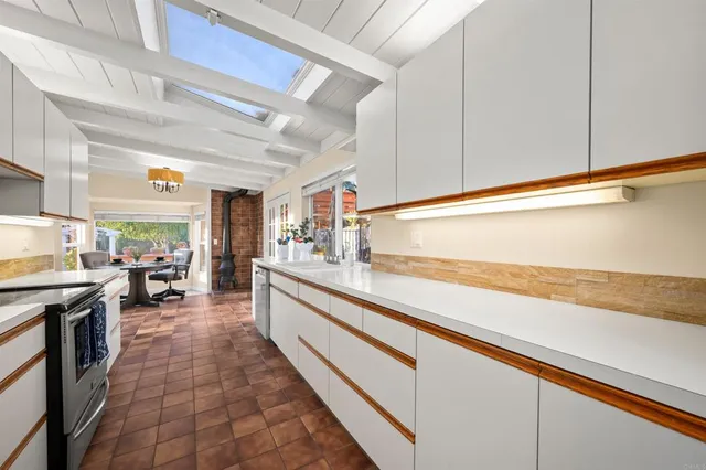 $899,000 | 2469 East Mission Road, Fallbrook, CA 92028