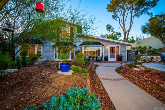 $899,000 | 2469 East Mission Road, Fallbrook, CA 92028