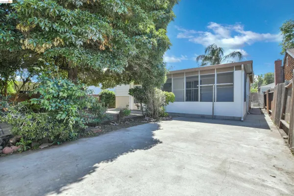 $494,000 | 120 Hillcrest Avenue, Pittsburg, CA 94565