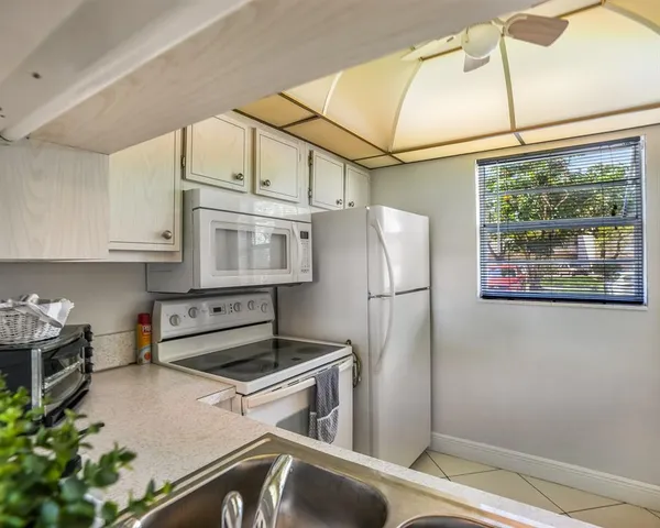 $99,900 | 4705 Northwest 35th Street, Unit 411, Lauderdale Lakes, FL 33319