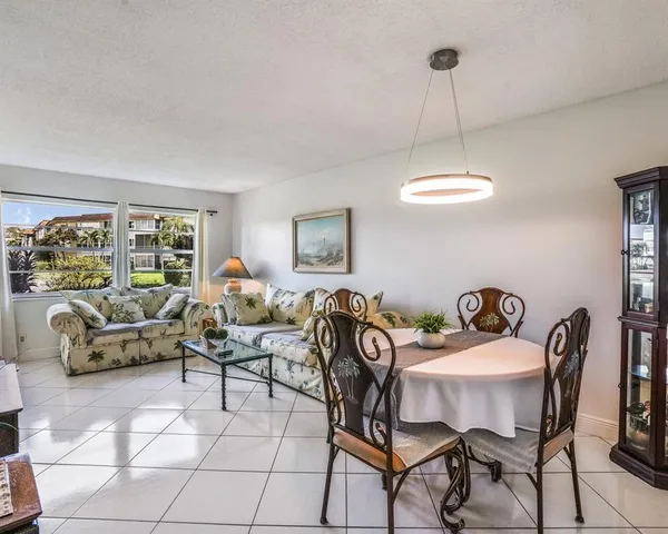 $99,900 | 4705 Northwest 35th Street, Unit 411, Lauderdale Lakes, FL 33319