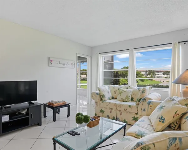 $99,900 | 4705 Northwest 35th Street, Unit 411, Lauderdale Lakes, FL 33319