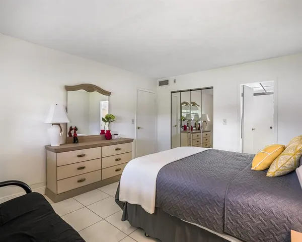 $99,900 | 4705 Northwest 35th Street, Unit 411, Lauderdale Lakes, FL 33319