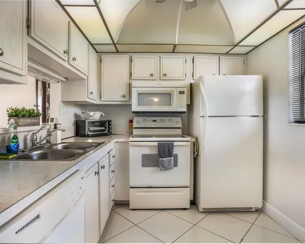 $99,900 | 4705 Northwest 35th Street, Unit 411, Lauderdale Lakes, FL 33319