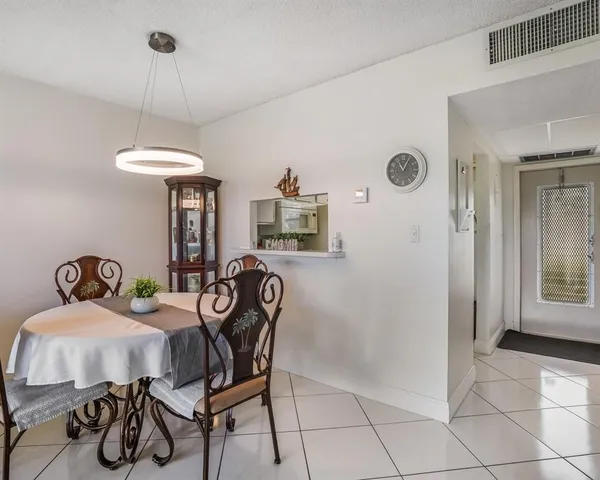 $99,900 | 4705 Northwest 35th Street, Unit 411, Lauderdale Lakes, FL 33319