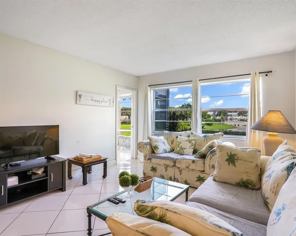 $99,900 | 4705 Northwest 35th Street, Unit 411, Lauderdale Lakes, FL 33319