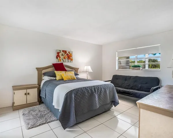 $99,900 | 4705 Northwest 35th Street, Unit 411, Lauderdale Lakes, FL 33319