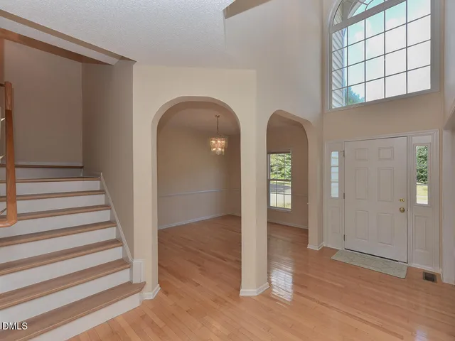 a view of a livingroom with wooden floor and entryway