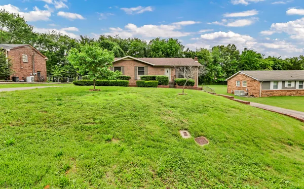 $2,000 | 409 Christopher Drive, Clarksville, TN 37042