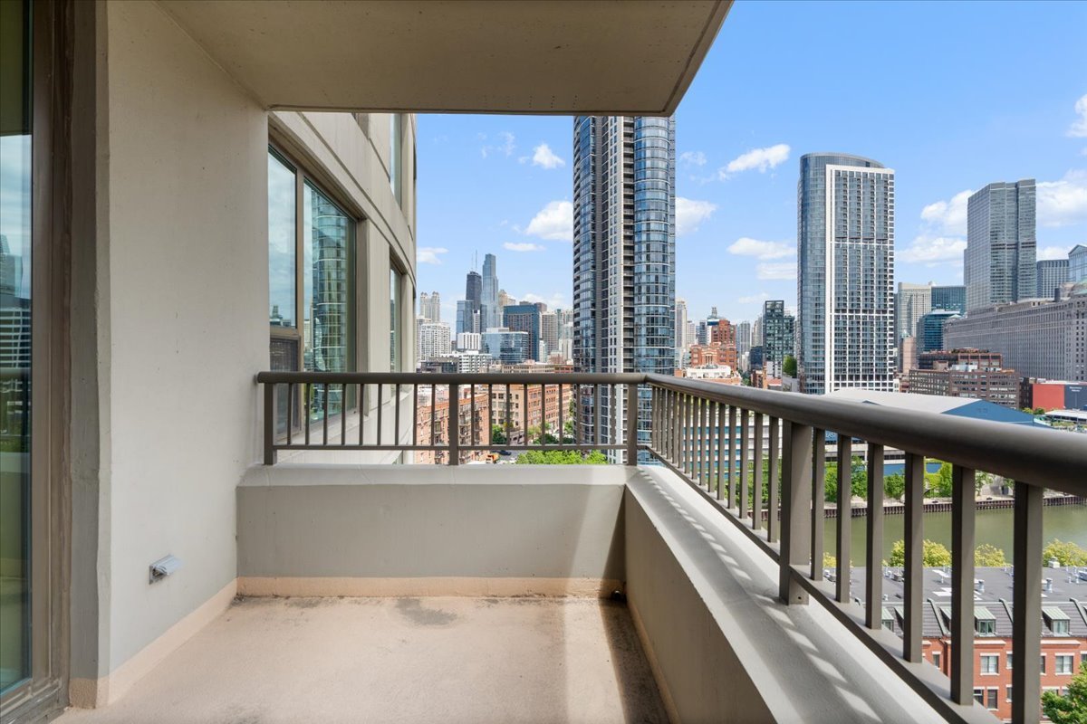 501 North Clinton Street, Unit 1303 Chicago, IL 60654 - Photo 35 of 46