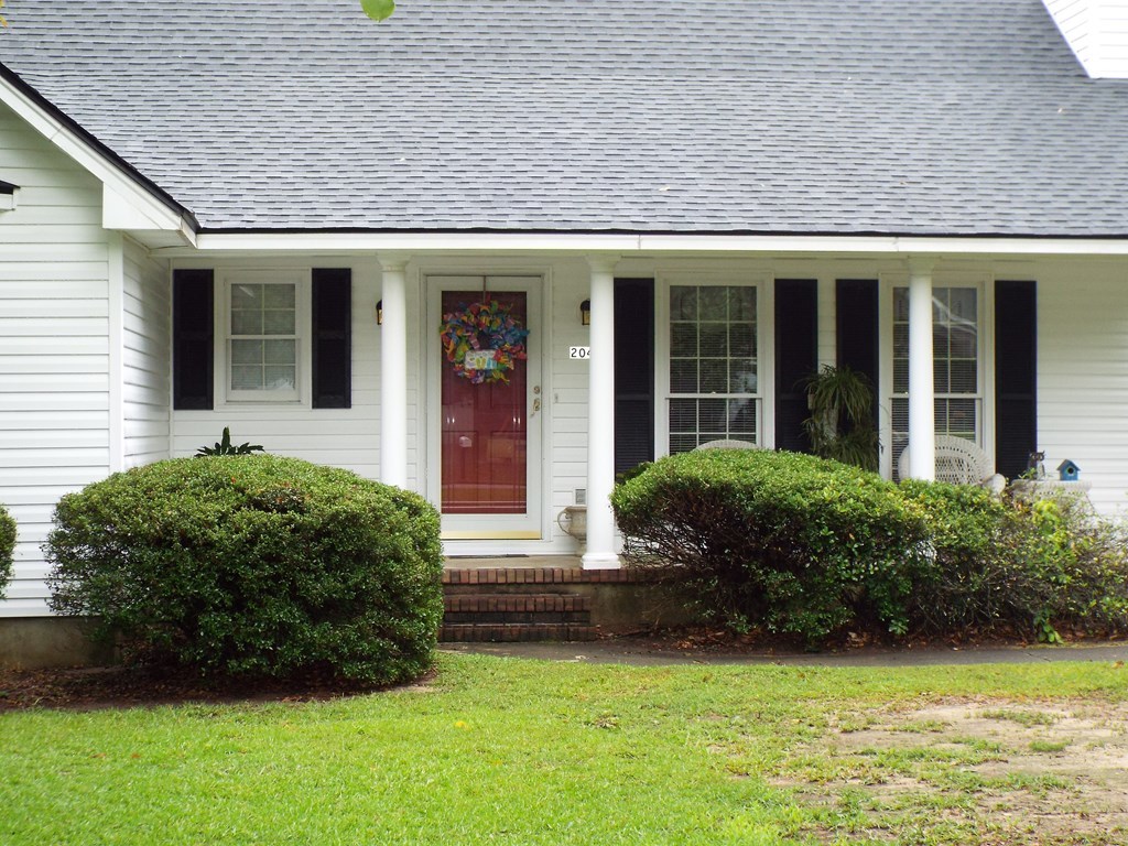 204 Ridge Court Macon, GA 31216 - Photo 3 of 25 a view of a house with a garden
