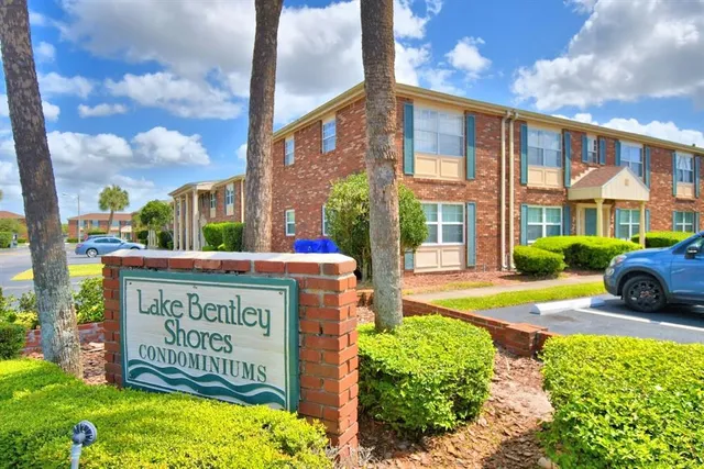 $170,000 | 1920 East Edgewood Drive, Unit R8, Lakeland, FL 33803