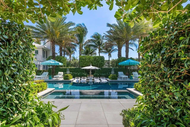 $97,500,000 | 880 South Ocean Boulevard, Palm Beach, FL 33480