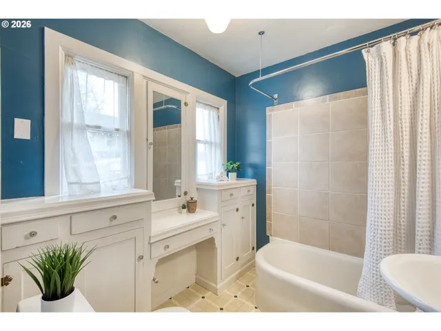 $499,900 | 3424 Northeast Halsey Street, Portland, OR 97232