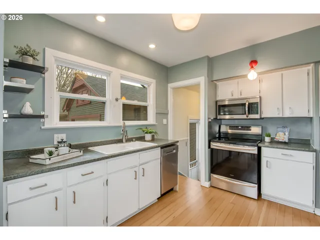 $499,900 | 3424 Northeast Halsey Street, Portland, OR 97232