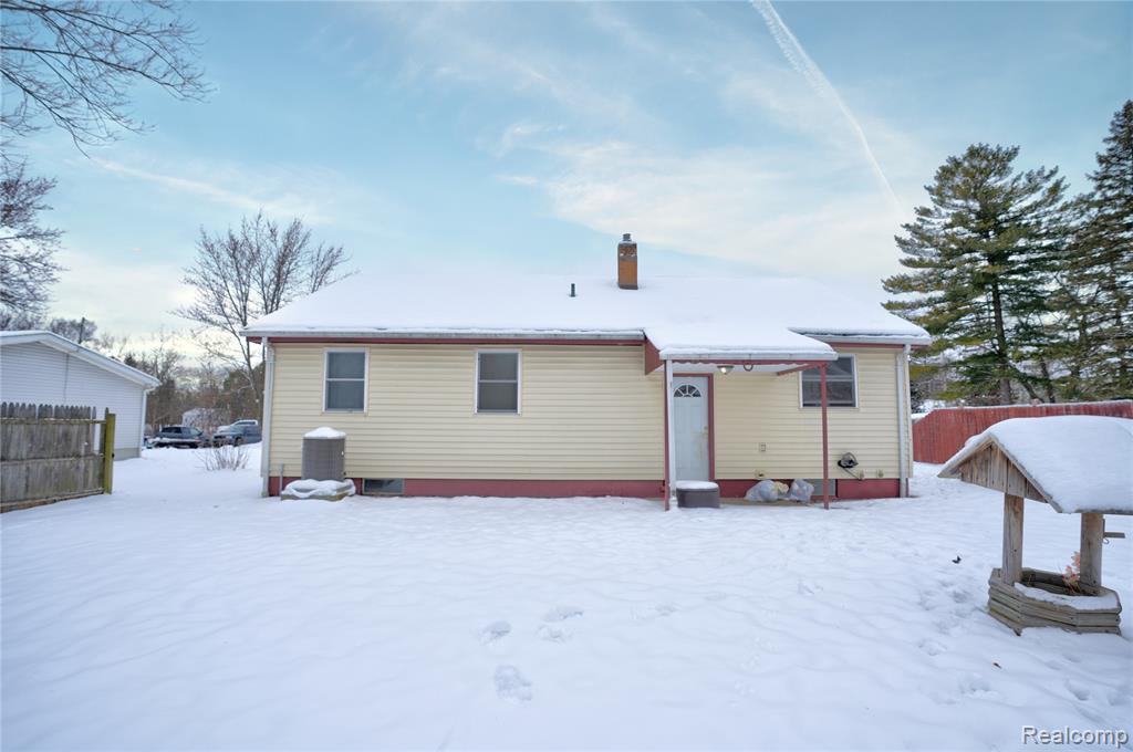 1397 Roat Court Burton, MI 48509 - Photo 3 of 46 Gallery Image 3