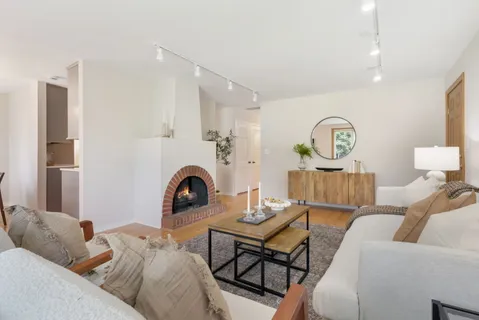 $425,000 | 810 Leamington Avenue, Wilmette, IL 60091