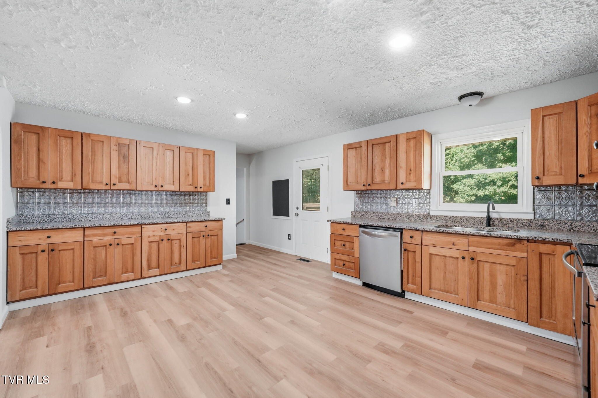 284 H Heaton Road Elizabethton, TN 37643 - Photo 4 of 49 284 H Heaton Rd Elizabethton TN