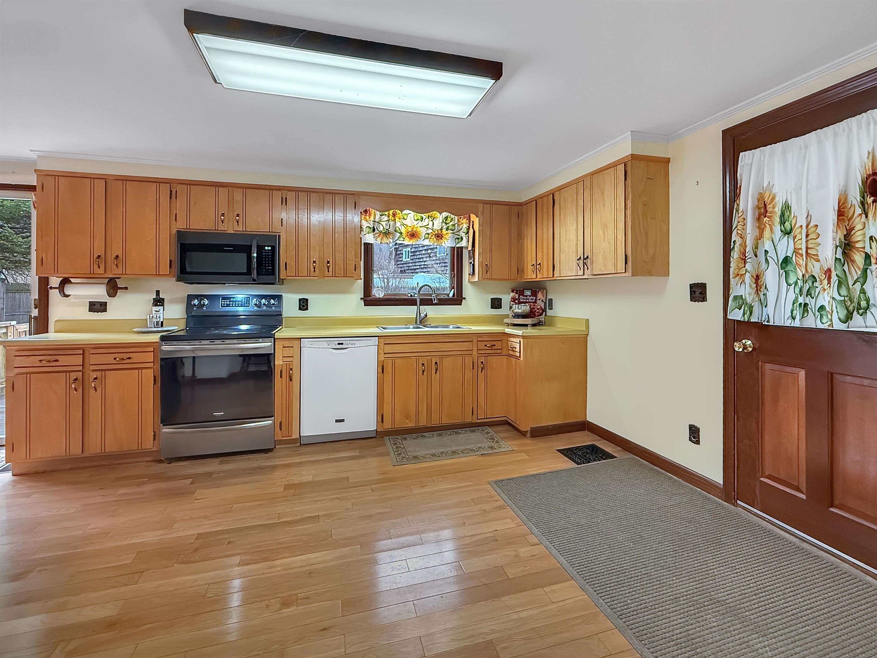 58 Pleasant Street Colebrook, NH 03576 - Photo 6 of 41