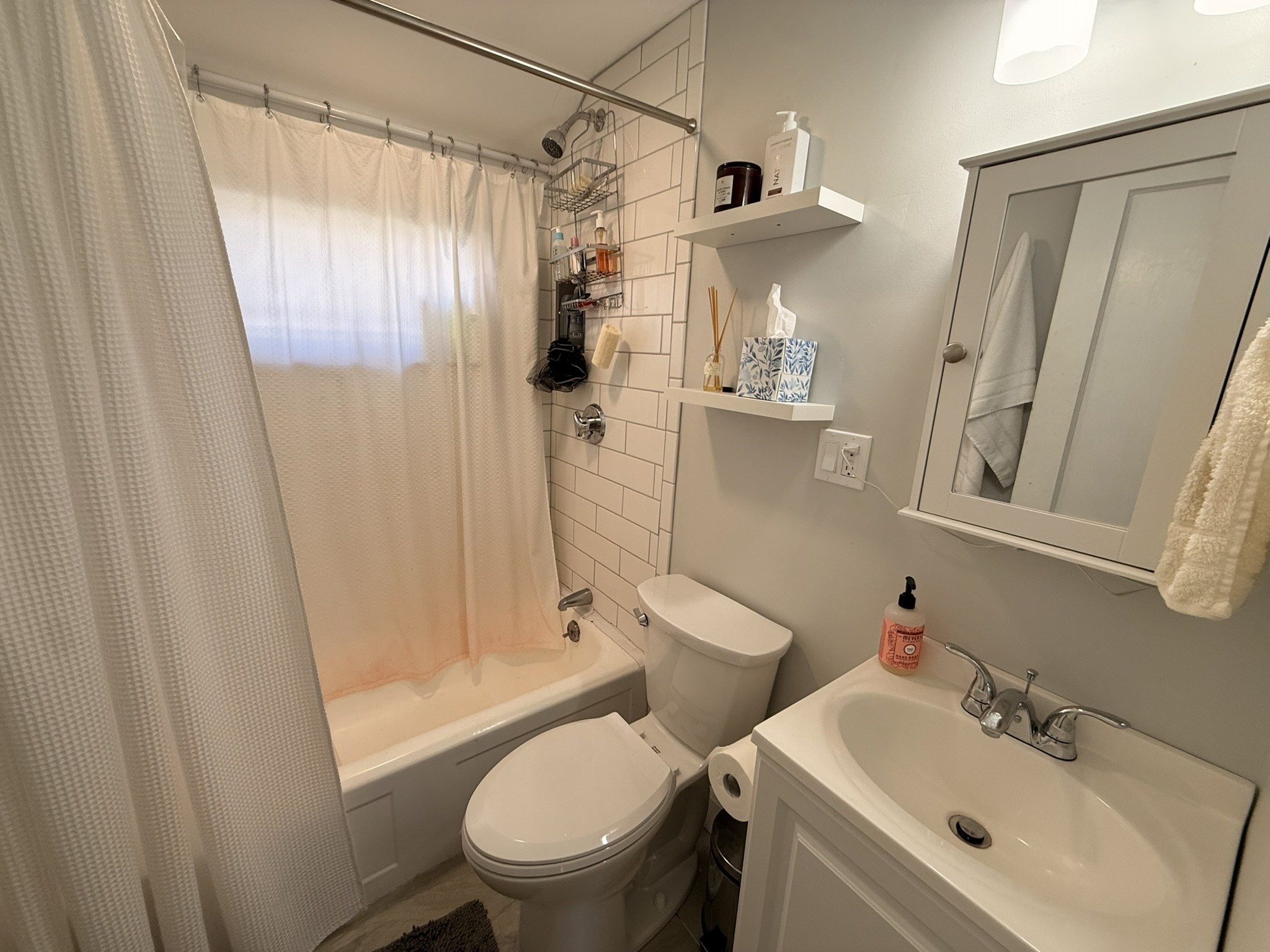 26-28 Hamilton Road, Unit 26 Wakefield, MA 01880 - Photo 16 of 20 Gallery Image 16