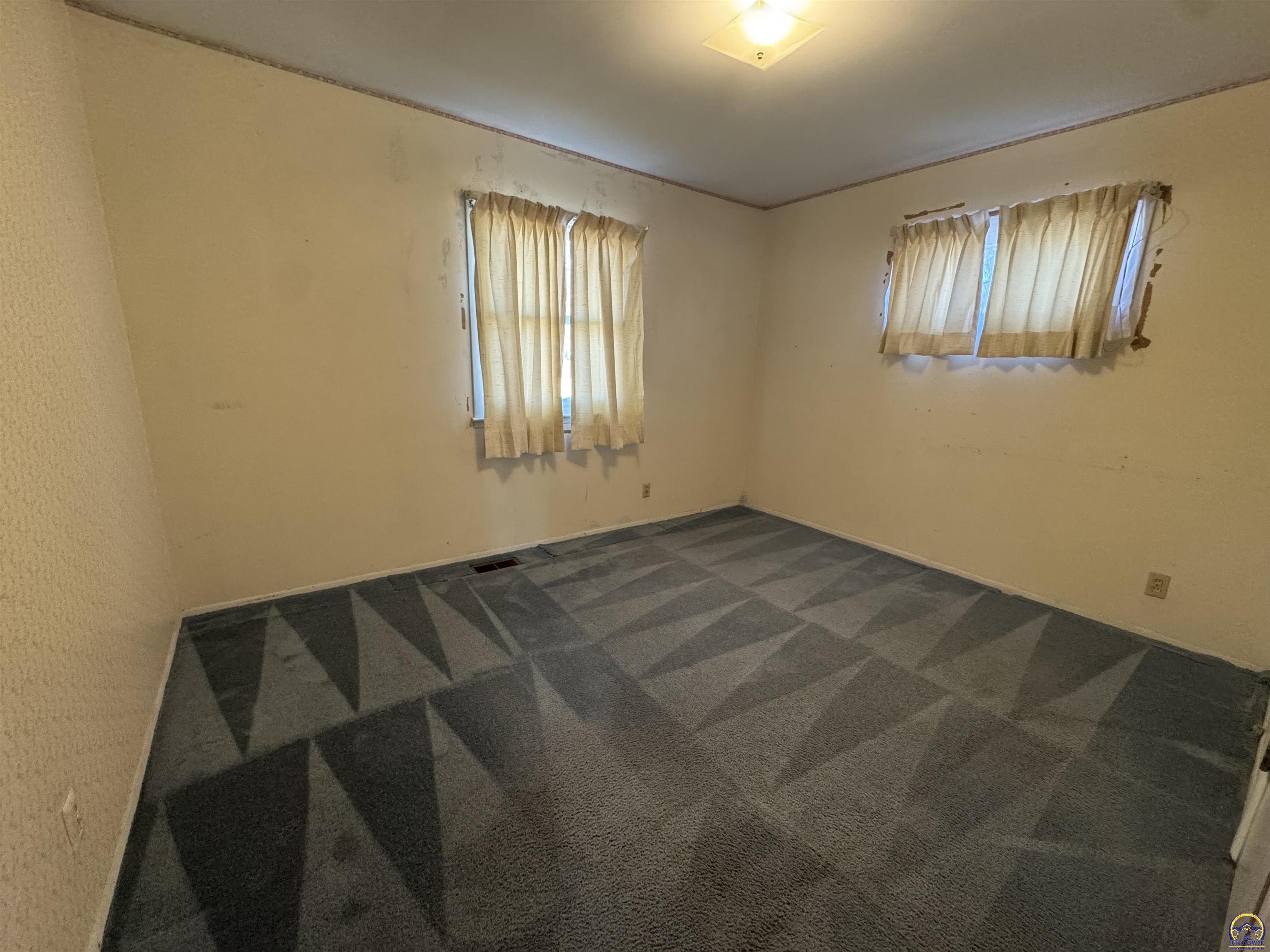 5236 Southwest 27th Street Topeka, KS 66614 - Photo 11 of 21