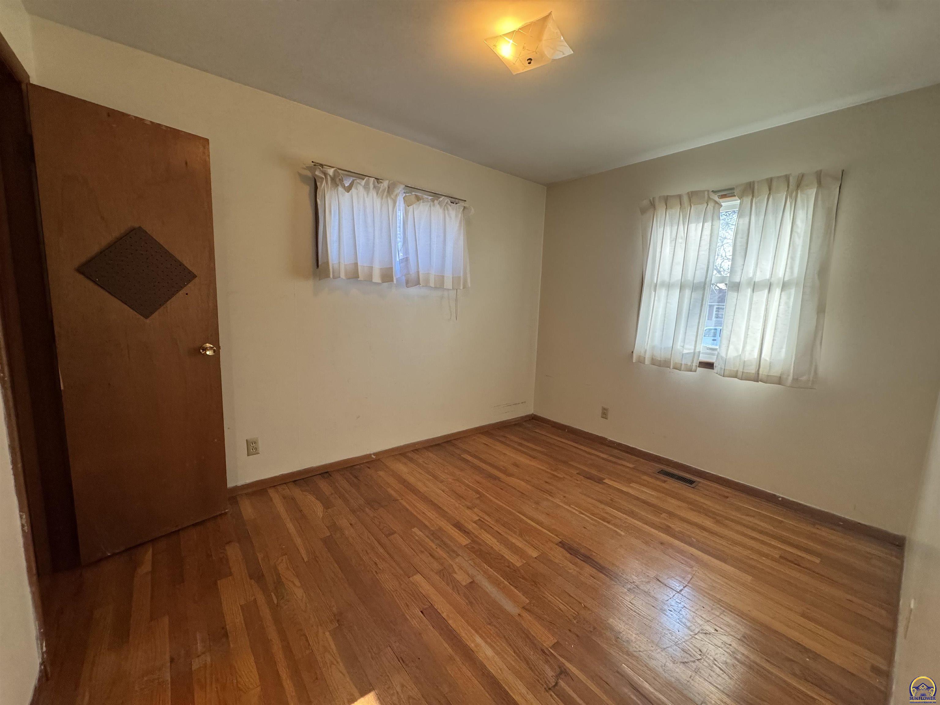 5236 Southwest 27th Street Topeka, KS 66614 - Photo 12 of 21