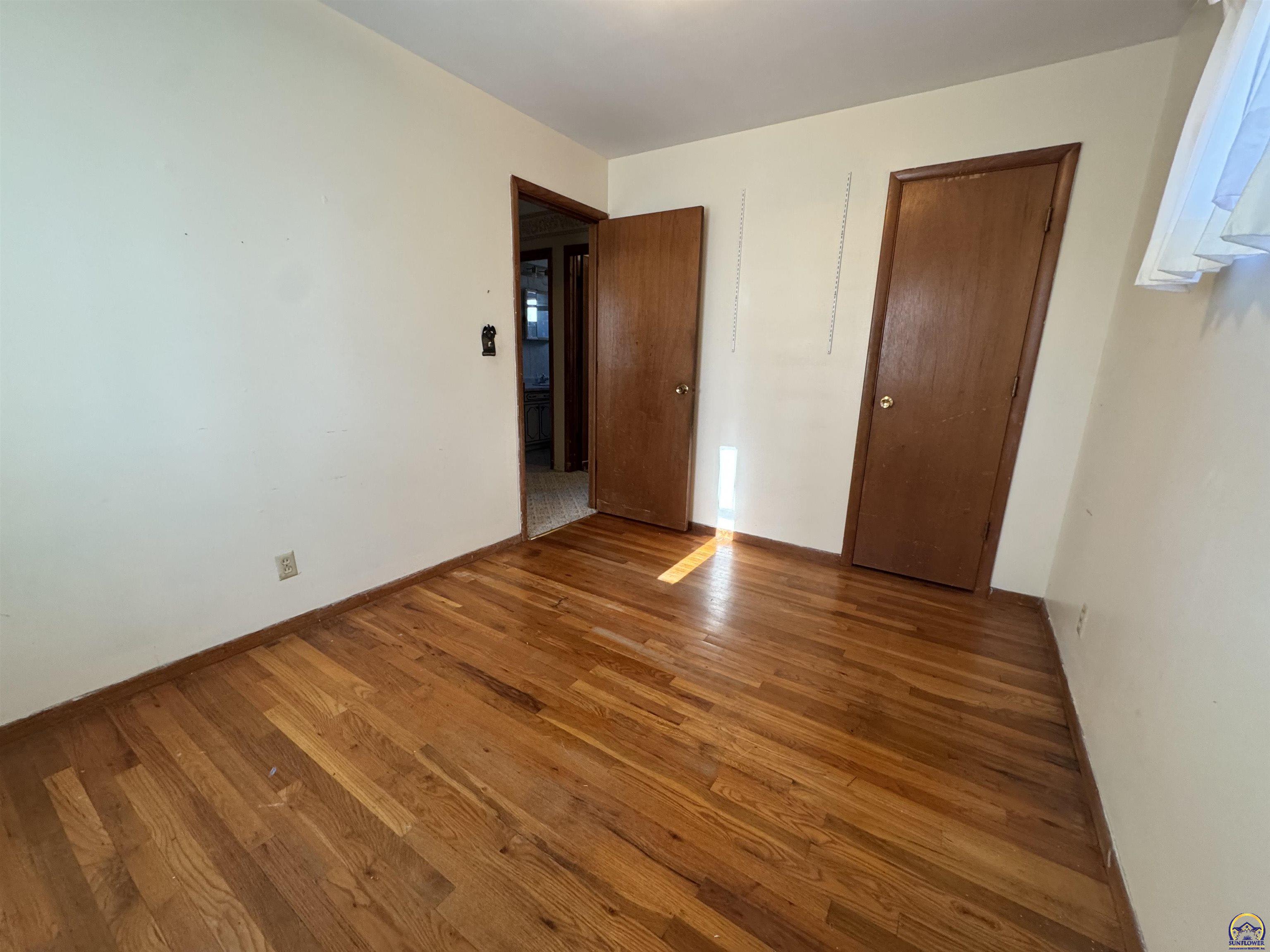 5236 Southwest 27th Street Topeka, KS 66614 - Photo 13 of 21