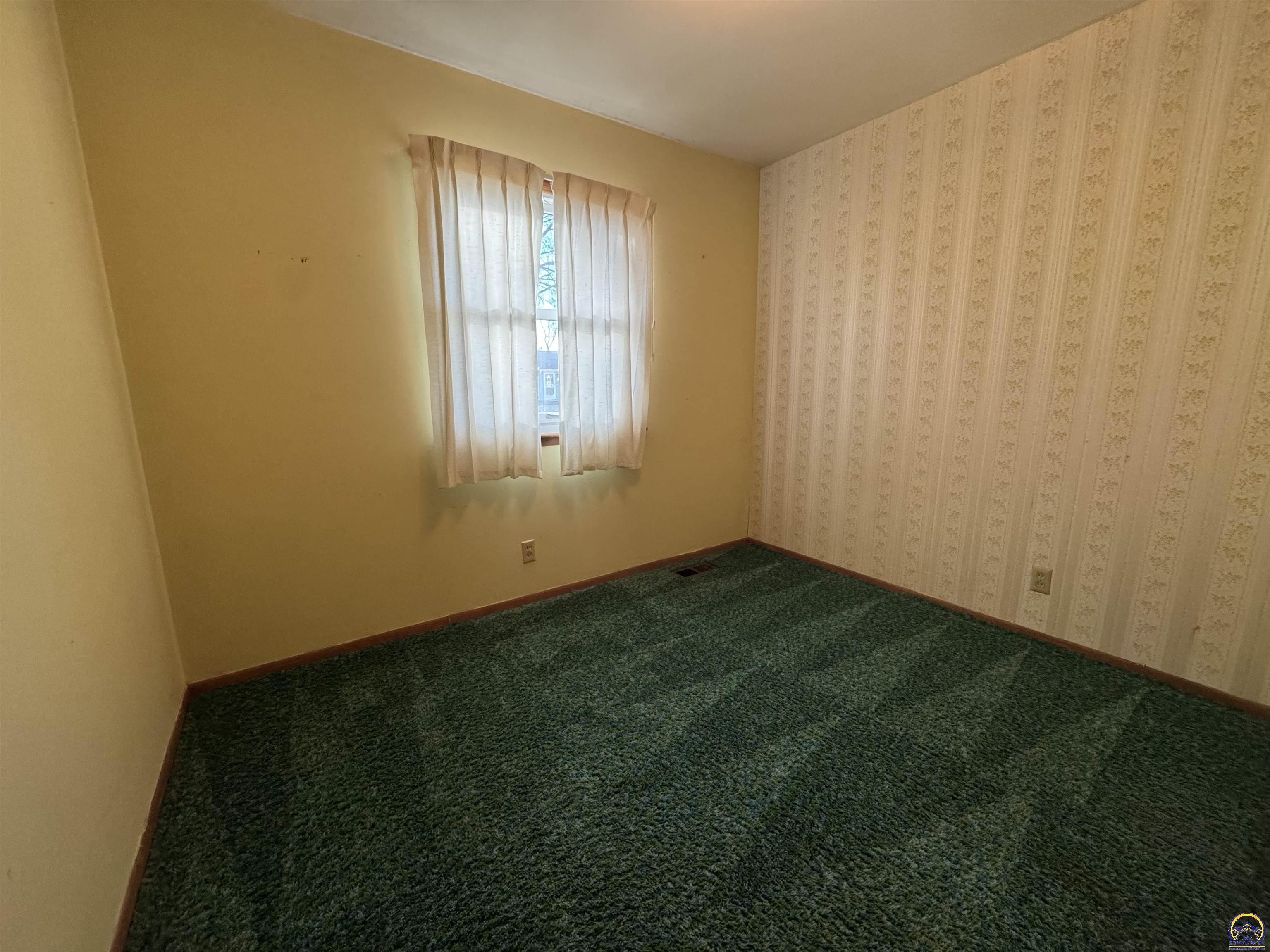 5236 Southwest 27th Street Topeka, KS 66614 - Photo 14 of 21