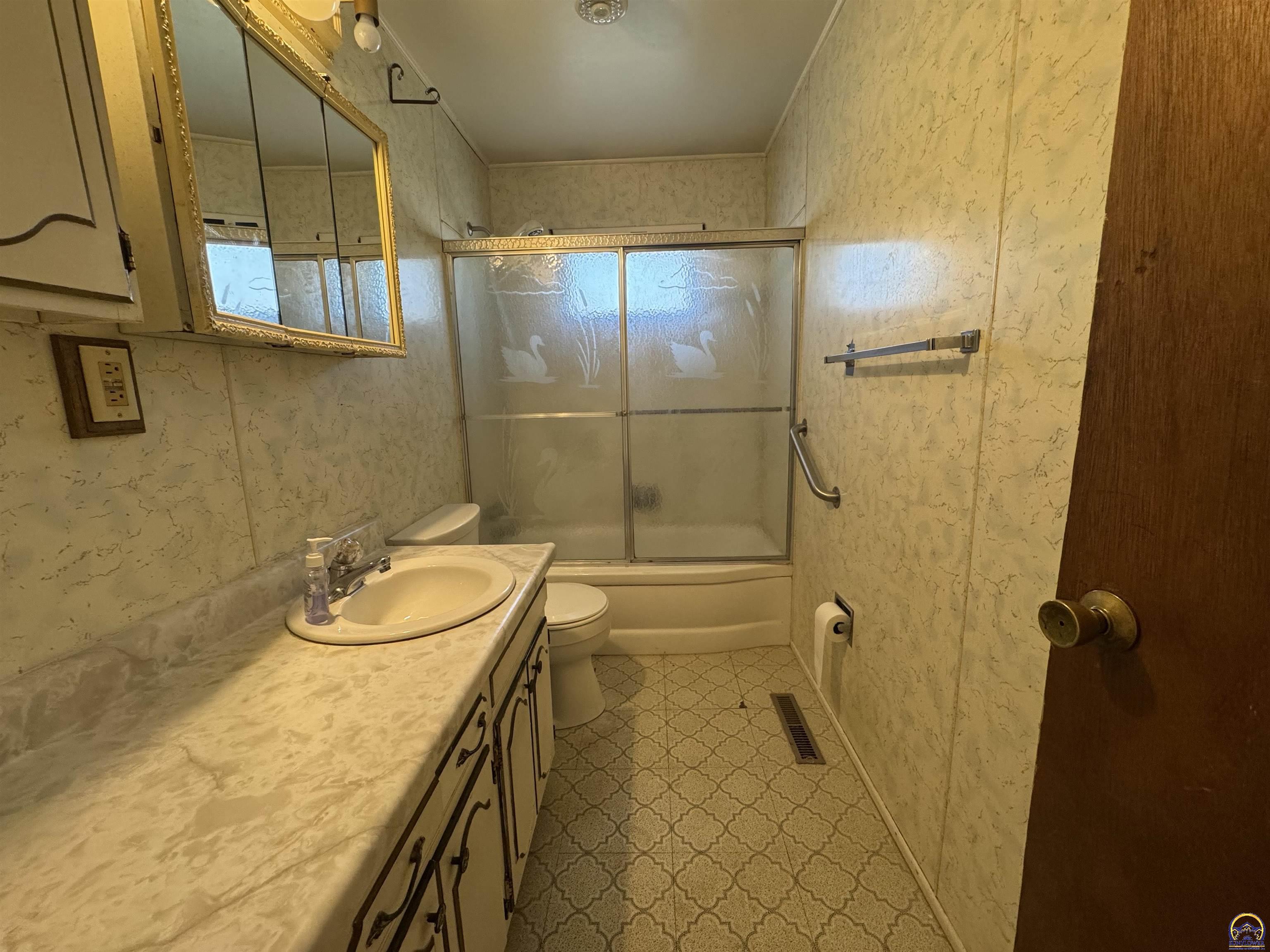 5236 Southwest 27th Street Topeka, KS 66614 - Photo 16 of 21