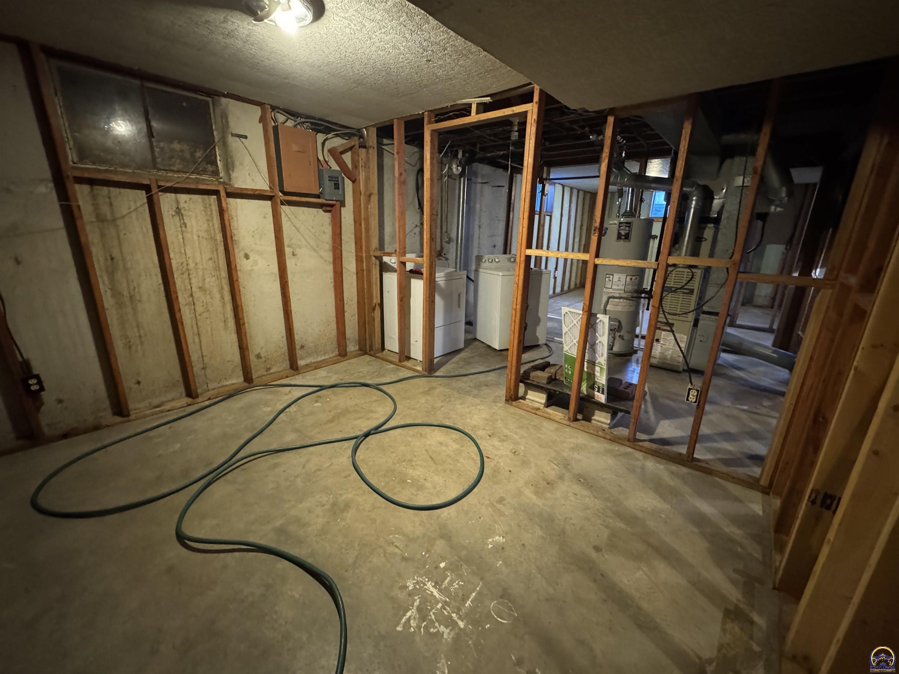 5236 Southwest 27th Street Topeka, KS 66614 - Photo 18 of 21