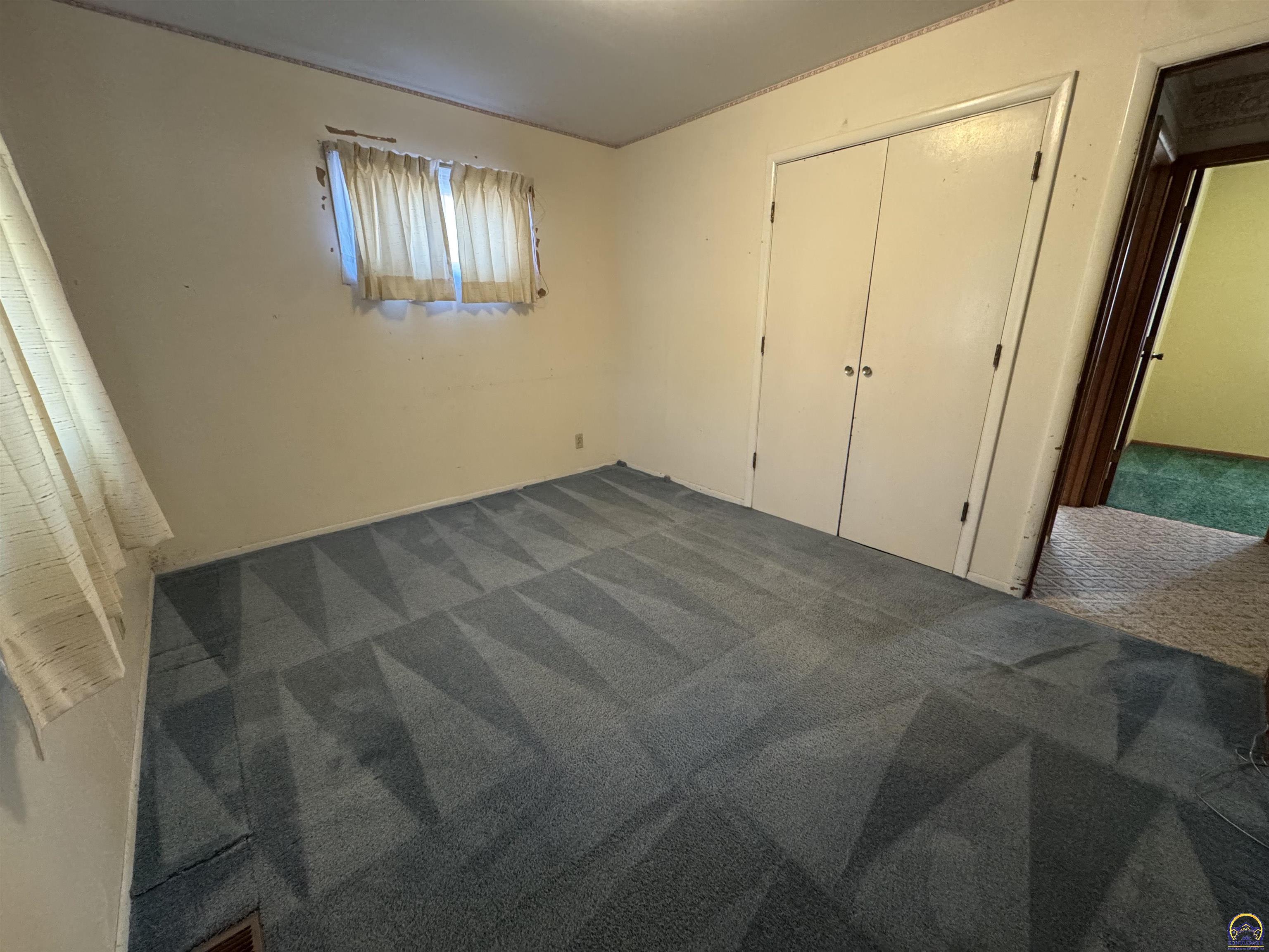 5236 Southwest 27th Street Topeka, KS 66614 - Photo 10 of 21