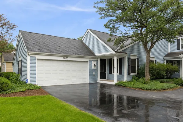 $3,100 | 1055 Devonshire Avenue, Unit 1055, Naperville, IL 60540