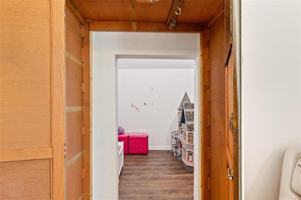 1109 East Oakdale Road Irving, TX 75060 - Photo 28 of 33 a view of a hallway with wooden floor and entryway