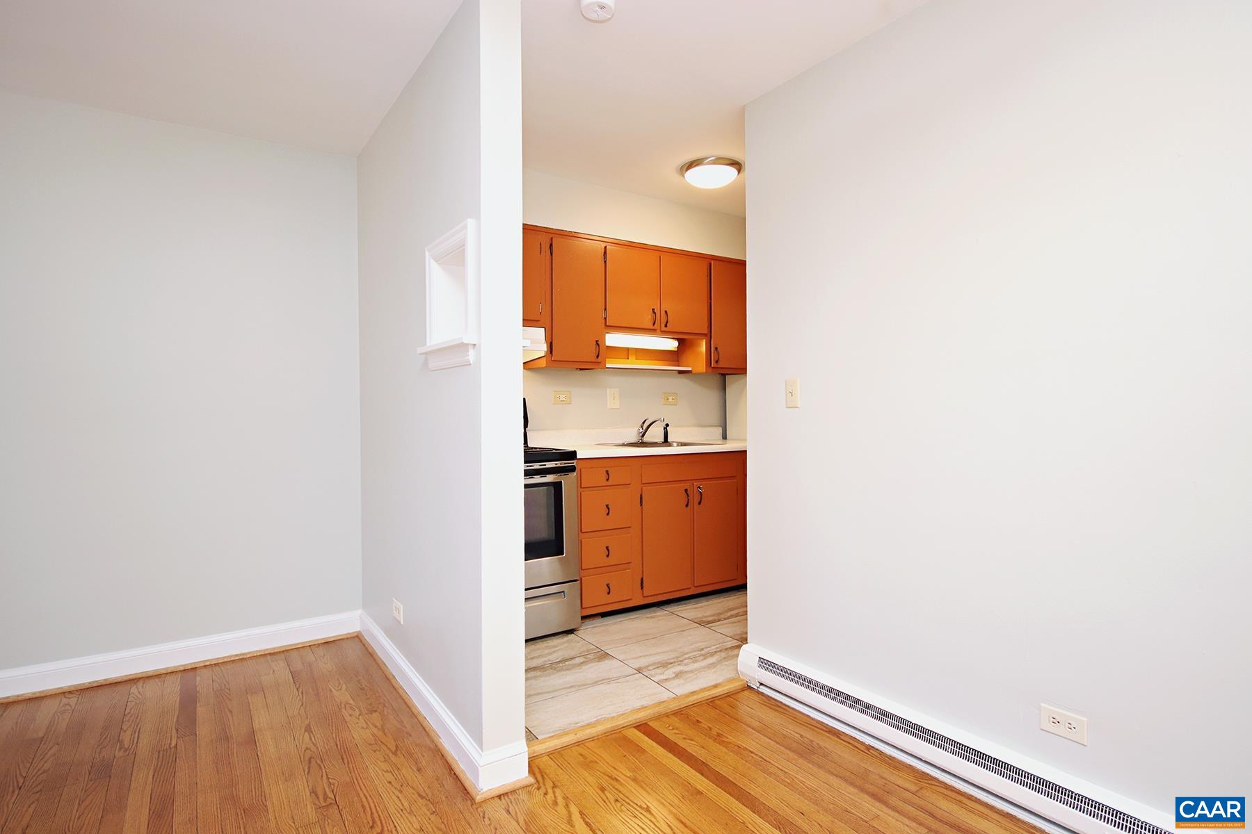 2114 Ivy Road, Unit 11 Charlottesville, VA 22903 - Photo 3 of 9