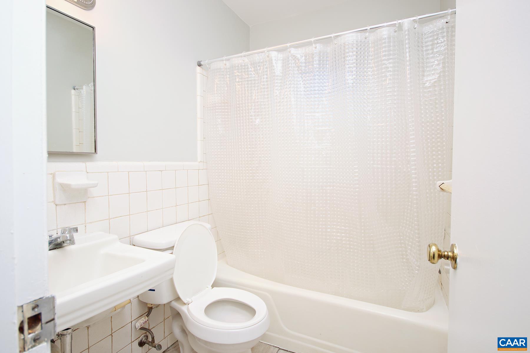 2114 Ivy Road, Unit 11 Charlottesville, VA 22903 - Photo 7 of 9