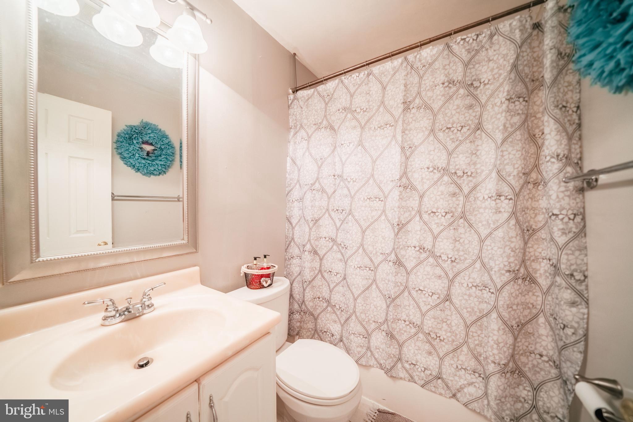 136 Rappahannock Street Warrenton, VA 20186 - Photo 14 of 35 Full hall bath