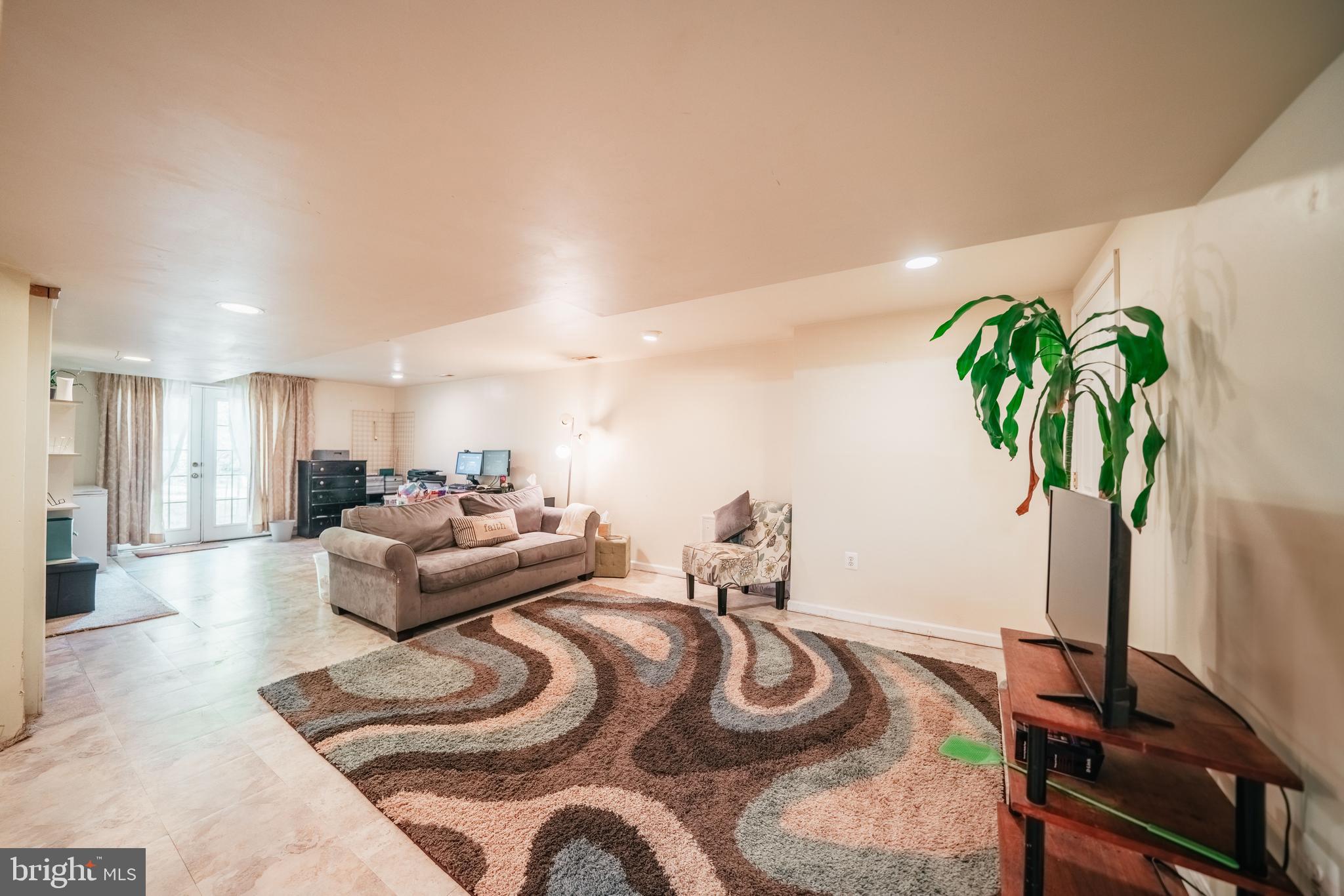 136 Rappahannock Street Warrenton, VA 20186 - Photo 16 of 35 Roomy recreation room