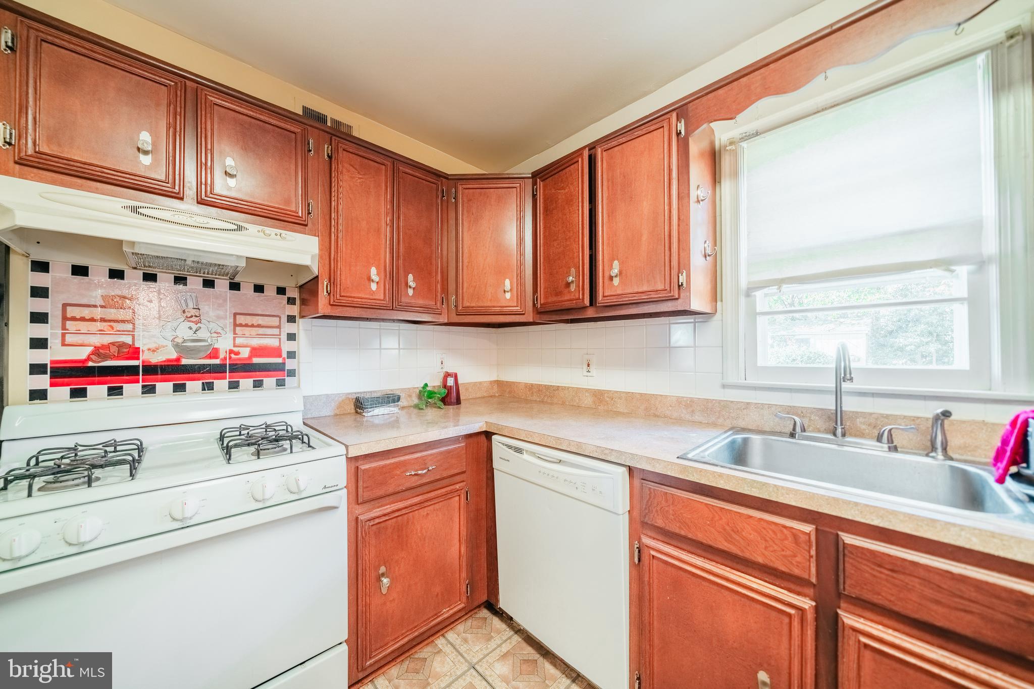 136 Rappahannock Street Warrenton, VA 20186 - Photo 5 of 35 Gas range