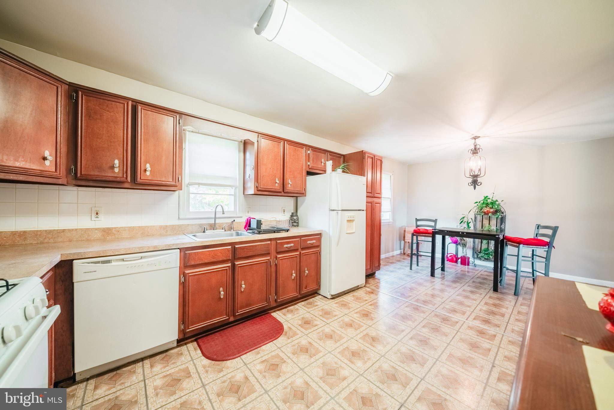 136 Rappahannock Street Warrenton, VA 20186 - Photo 6 of 35 Lots of room for additional table/sideboard