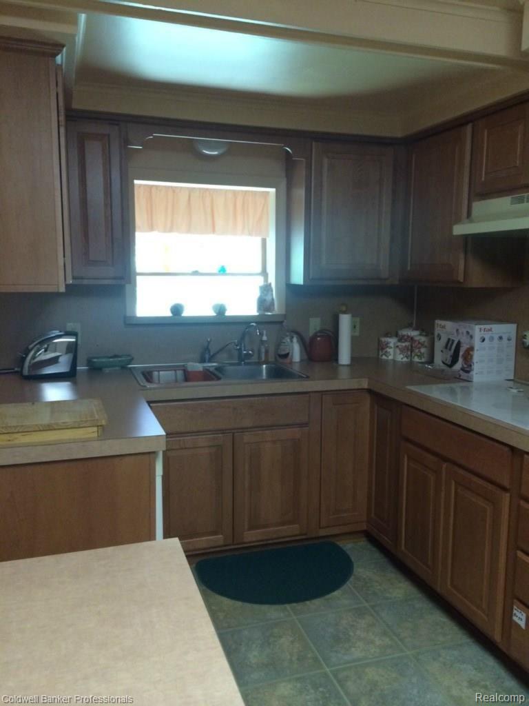 12426 Silver Lake Road Byron, MI 48418 - Photo 5 of 34 photo 26.jpg