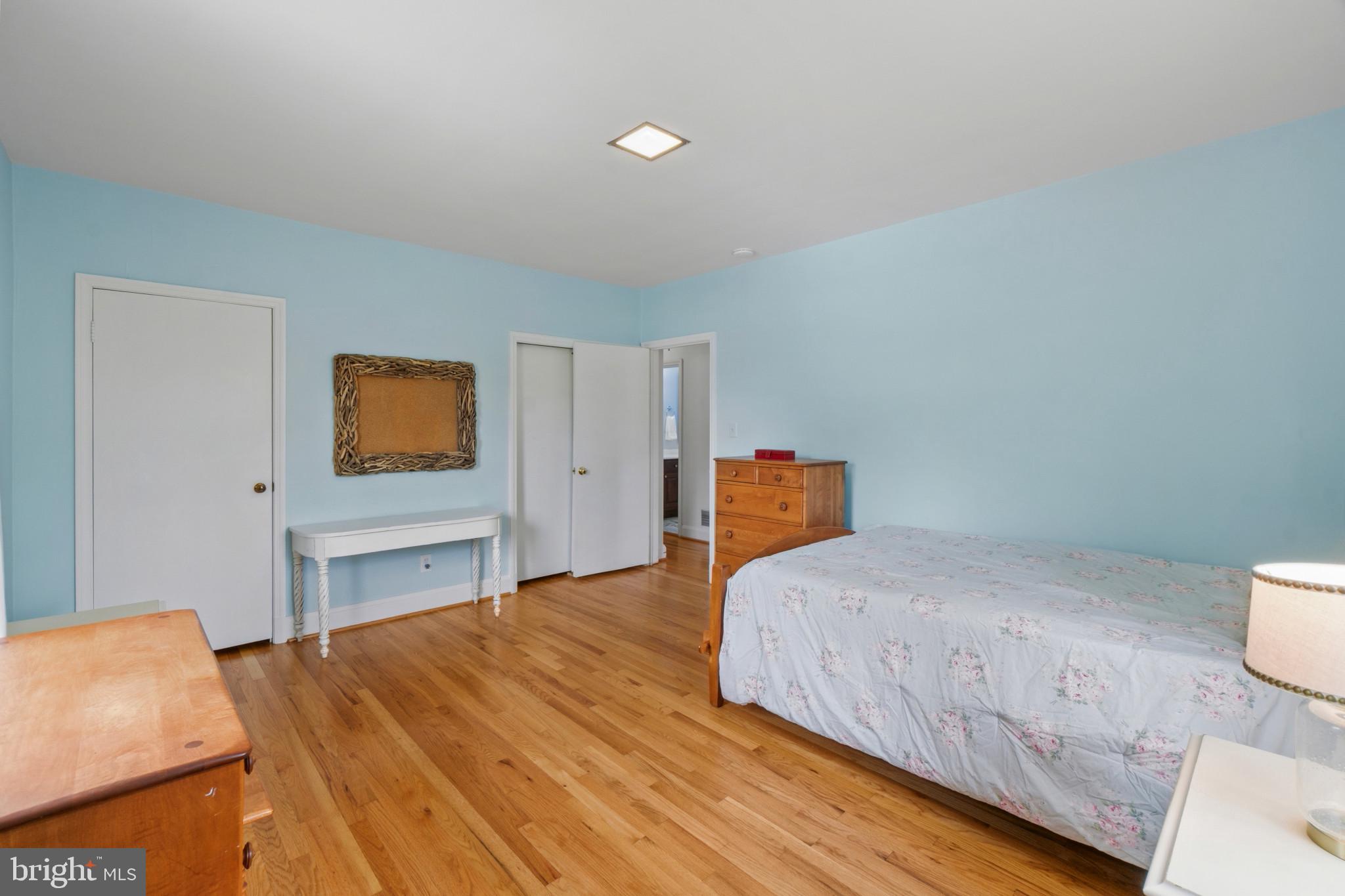 909 Weatherbee Road Towson, MD 21286 - Photo 41 of 51 a bedroom with a bed and a television