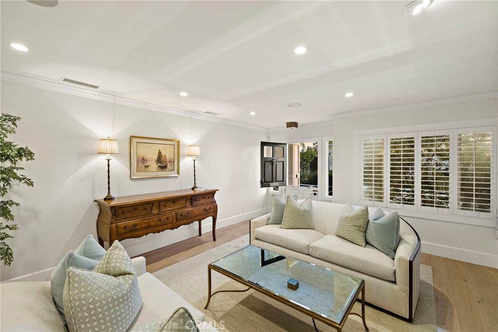 433 Seaward Road Corona del Mar, CA 92625 - Photo 11 of 36 Living room off entry