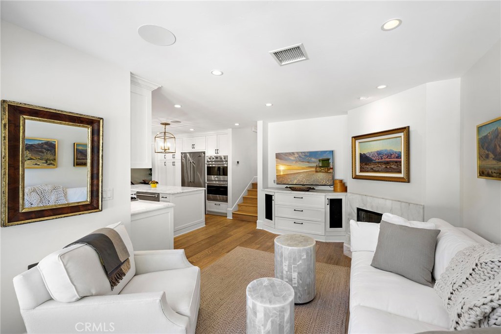 433 Seaward Road Corona del Mar, CA 92625 - Photo 14 of 36