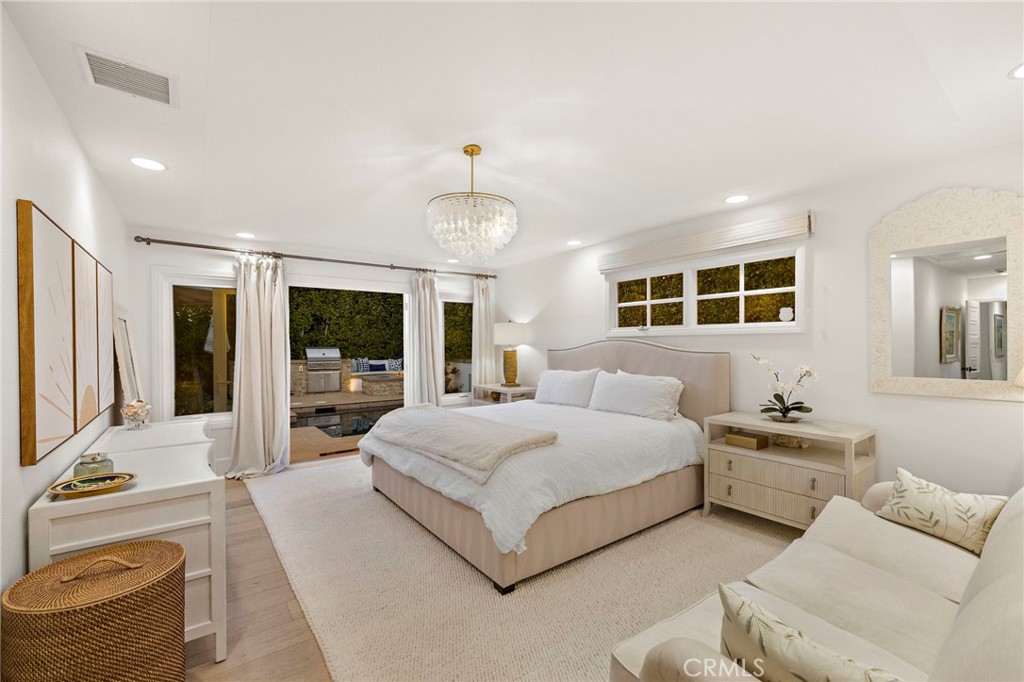 433 Seaward Road Corona del Mar, CA 92625 - Photo 20 of 36 Main floor primary bedroom